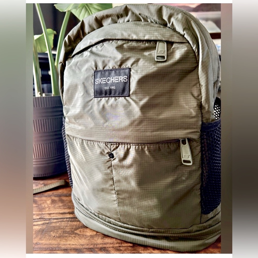 Skechers 16” Army Green Backpack Mesh Pockets & Padded Straps